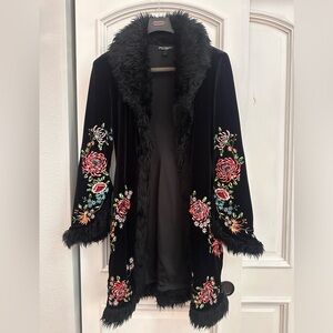 Betsey Johnson Black Velvet Floral Embroidered Coat with Faux Fur Trim - Size 8